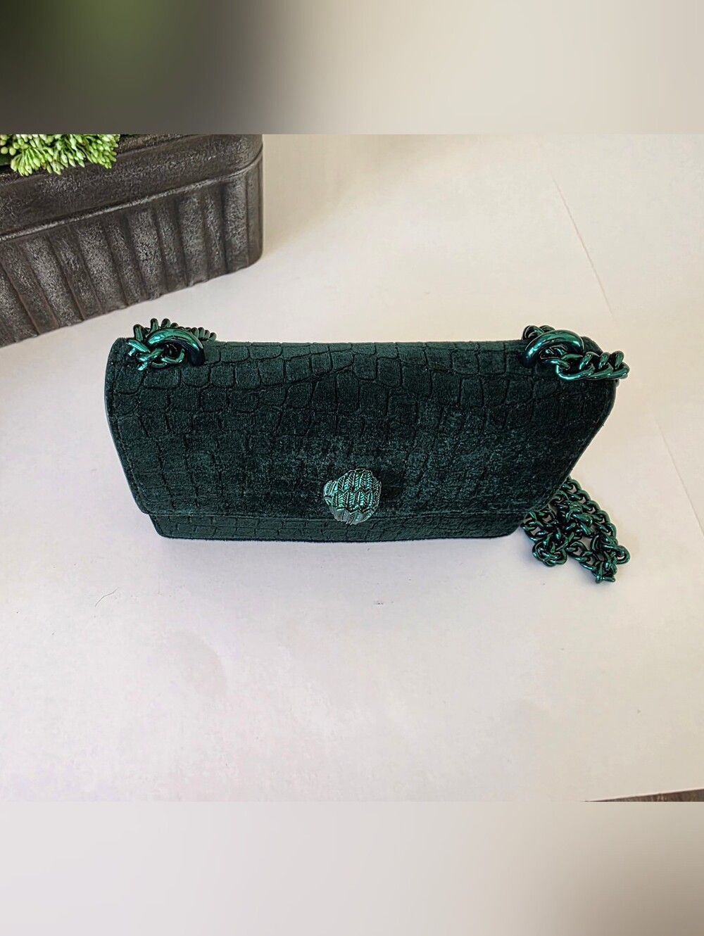 Kurt Geiger Shoreditch Small Emerald Green Velvet Crossbody Bag Mirror - Picture 11 of 15